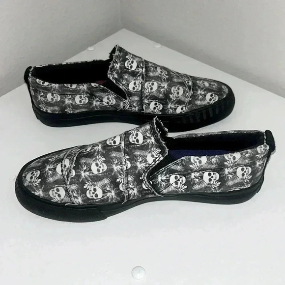 Blowfish skull island slip on - Picture 2 of 6